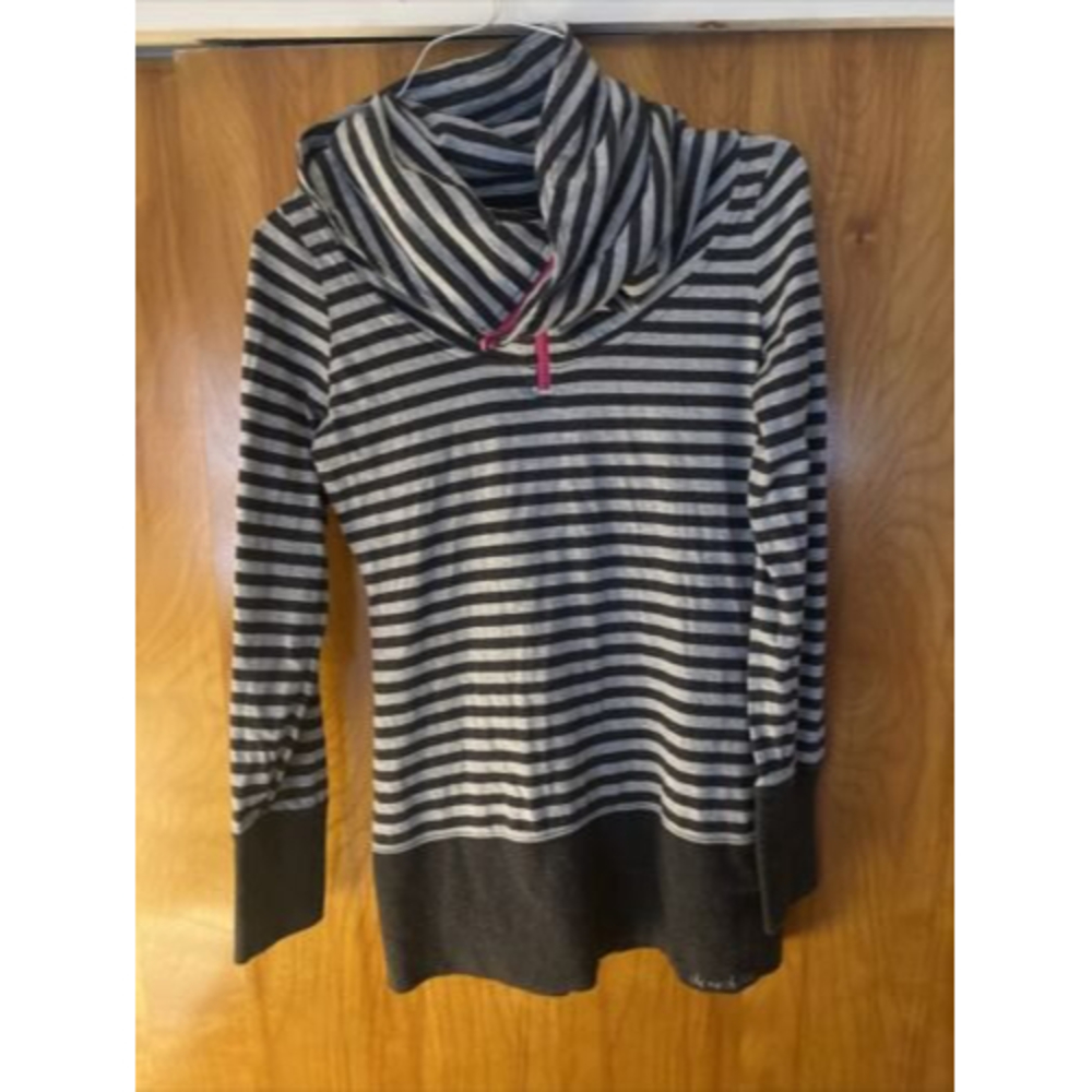The North Face Black And Gray Striped Pullover Size Medium